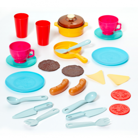 Cocina fregadero con accesorios y grifo real