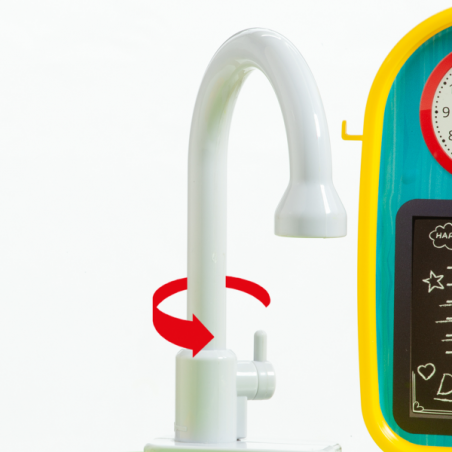 Cocina fregadero con accesorios y grifo real