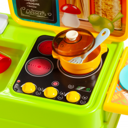 Cocina fregadero con accesorios y grifo real